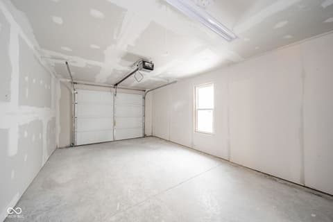 Garage at 1601 E Avenue, New Castle, IN