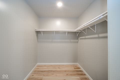 Walk In Closets — 1601 E Avenue, New Castle, IN