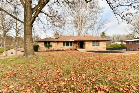 4377 Kessler Boulevard North Drive