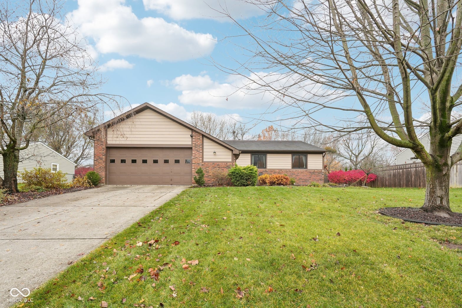Photo of 609 Sunblest Boulevard S, Fishers, IN