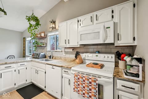Photo of 609 Sunblest Boulevard S, Fishers, IN