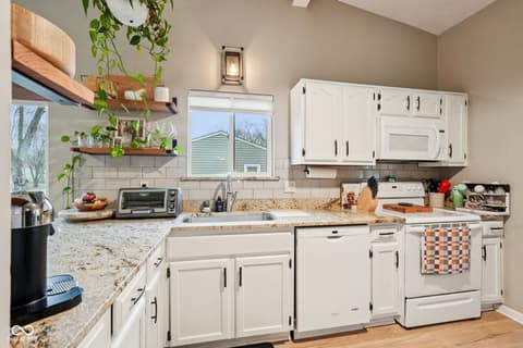 Photo of 609 Sunblest Boulevard S, Fishers, IN