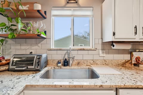 Photo of 609 Sunblest Boulevard S, Fishers, IN