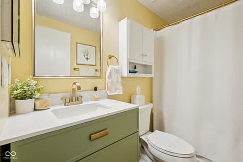 Photo of 609 Sunblest Boulevard S, Fishers, IN