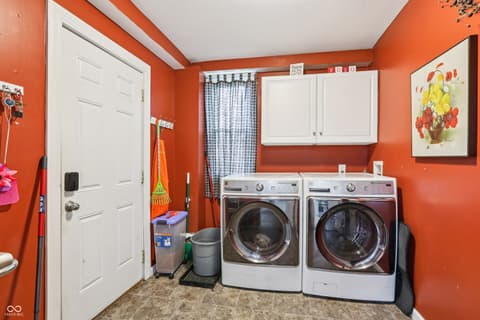 Laundry room at 650 E Pearl Street, Whiteland, IN