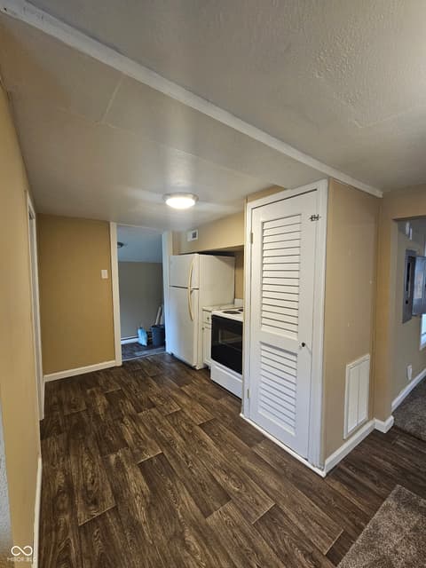 Living room at 917 Hickory Street, Anderson, IN