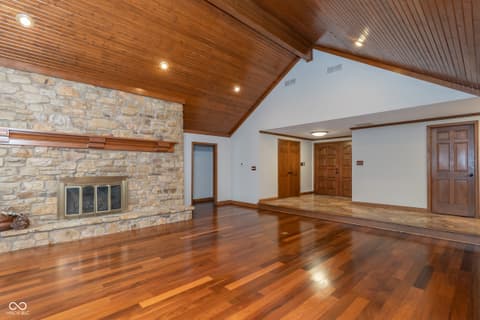 Living room at 8649 Bay Colony Drive, Indianapolis, IN