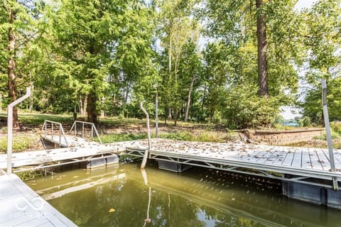 Photo of 8649 Bay Colony Drive, Indianapolis, IN