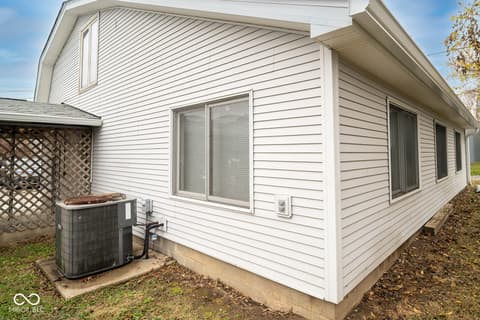Side exterior at 601 S Ohio Street, Martinsville, IN