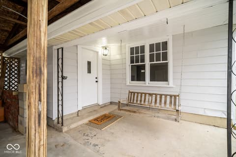 Foyer at 601 S Ohio Street, Martinsville, IN