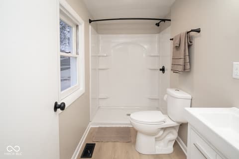Primary bathroom at 601 S Ohio Street, Martinsville, IN
