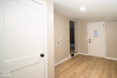 Laundry room at 601 S Ohio Street, Martinsville, IN