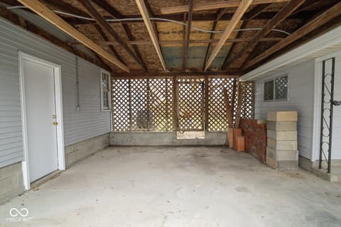 Outdoor living area at 601 S Ohio Street, Martinsville, IN