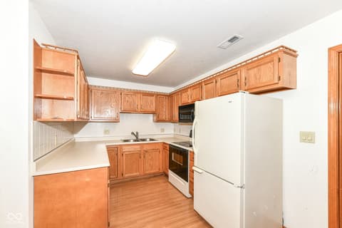 Photo of 8214 Bentley Farms Drive, Indianapolis, IN