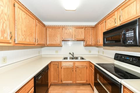 Photo of 8214 Bentley Farms Drive, Indianapolis, IN