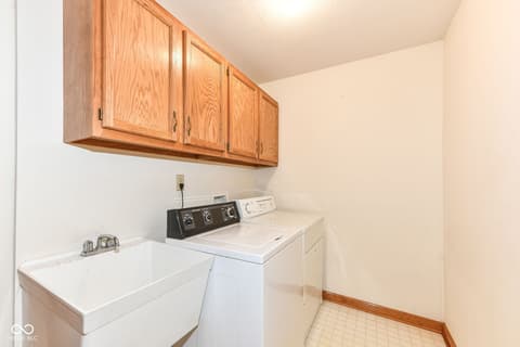 Photo of 8214 Bentley Farms Drive, Indianapolis, IN