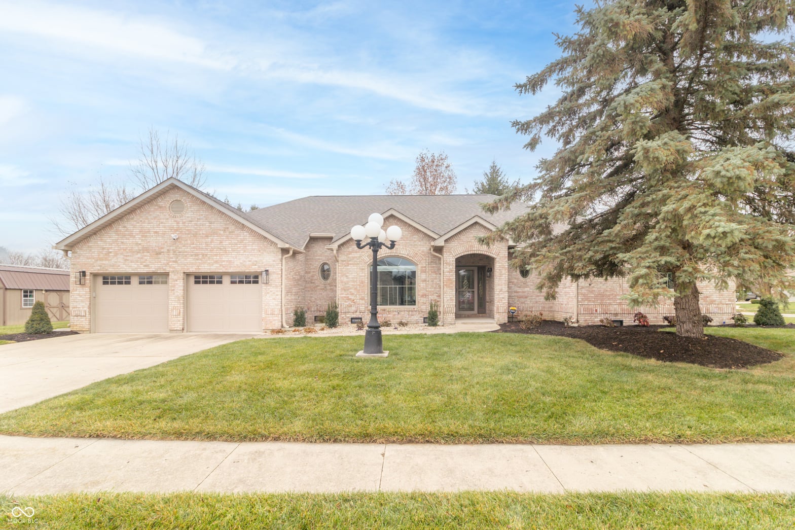 Front exterior at 707 Fairington Way, Alexandria, IN