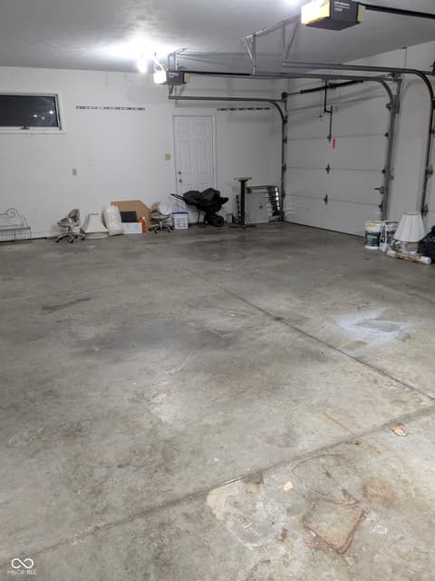Garage at 5106 W Fox Hill Court, Muncie, IN