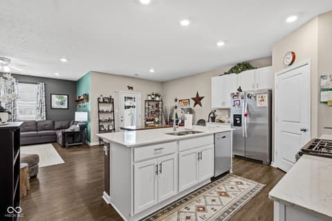 Photo of 3809 S Woodfield Drive, New Palestine, IN