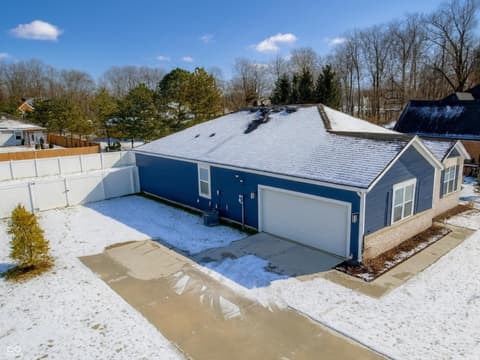 Photo of 3809 S Woodfield Drive, New Palestine, IN