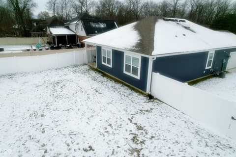 Photo of 3809 S Woodfield Drive, New Palestine, IN