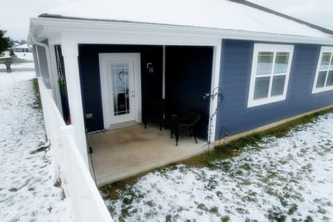 Photo of 3809 S Woodfield Drive, New Palestine, IN
