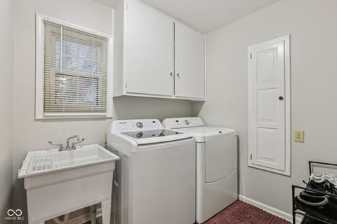 Laundry room at 1641 Hillcrest Avenue, Anderson, IN