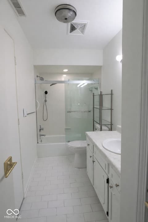 Primary bathroom at 586 Hunters Drive, Carmel, IN