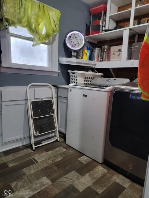 Laundry room at 1506 E 24th Street, Muncie, IN