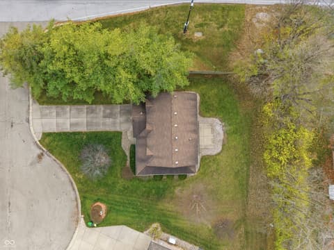 Photo of 404 Tara Circle, Greenwood, IN