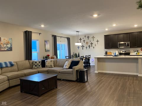 Living room at 833 Lando Creek Drive, Kokomo, IN