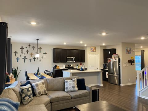 Living room at 833 Lando Creek Drive, Kokomo, IN