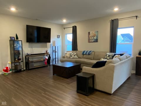 Living room at 833 Lando Creek Drive, Kokomo, IN