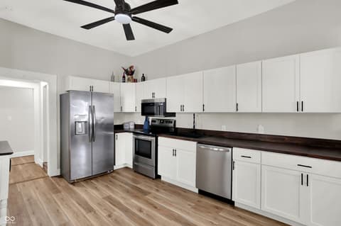 Photo of 1300 S B Street, Elwood, IN