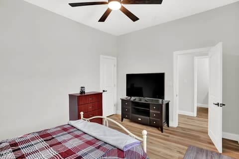 Photo of 1300 S B Street, Elwood, IN