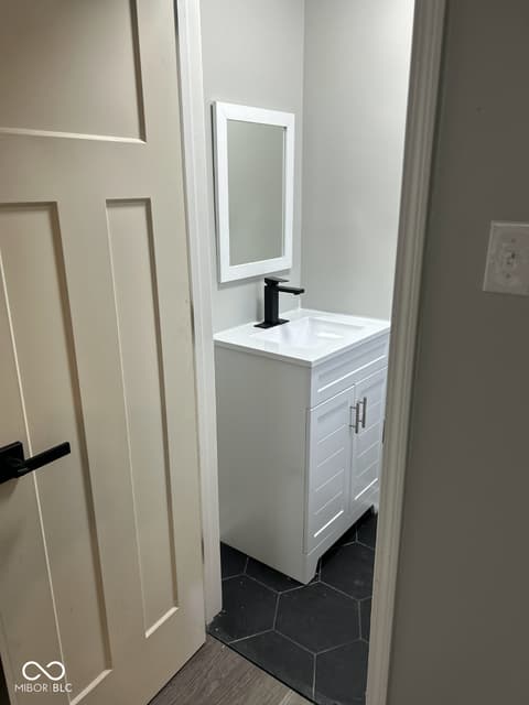 Photo of 909 N Sadlier Drive, Indianapolis, IN