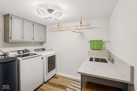 Laundry room at 11023 Eaton Court, Fishers, IN