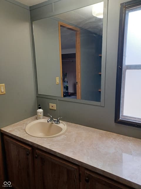 Photo of 15566 S 8th Street, Clinton, IN