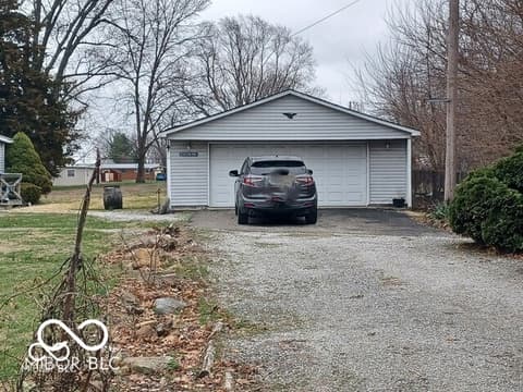 Garage at 15566 S 8th Street, Clinton, IN