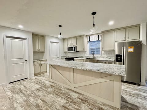 Photo of 819 W Tanner Street, Brownstown, IN