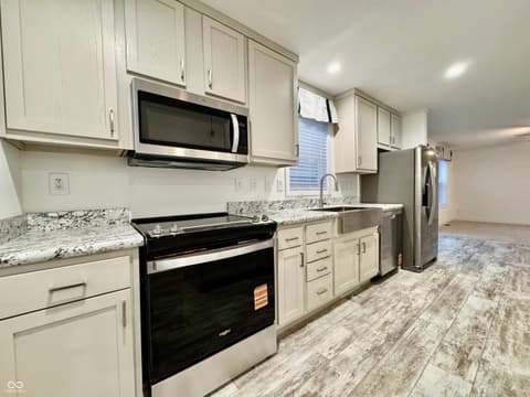 Photo of 819 W Tanner Street, Brownstown, IN
