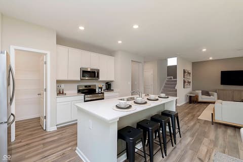 Photo of 10909 Helmcrest Drive, Indianapolis, IN
