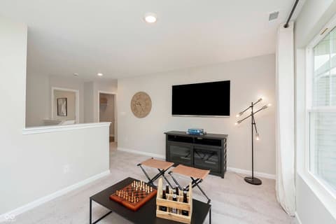 Photo of 10909 Helmcrest Drive, Indianapolis, IN