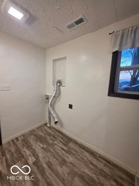 Laundry room at 2903 E Freeport Road, Morristown, IN