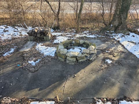 Yard at 2903 E Freeport Road, Morristown, IN