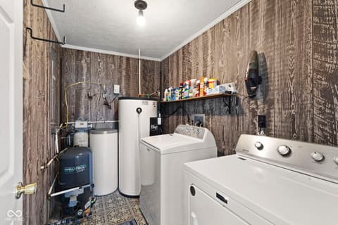 Laundry room at 11757 E 1000 S-27, Hartford City, IN