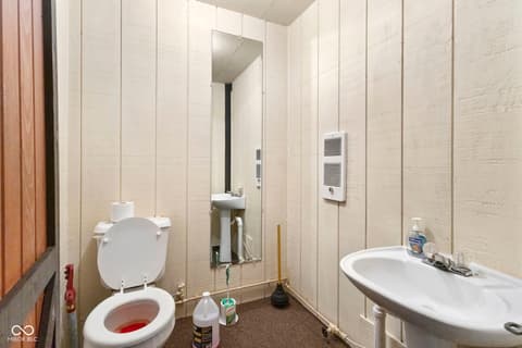 Bathroom at 11757 E 1000 S-27, Hartford City, IN