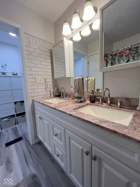 Photo of 7674 Deerfield Drive, Greenfield, IN