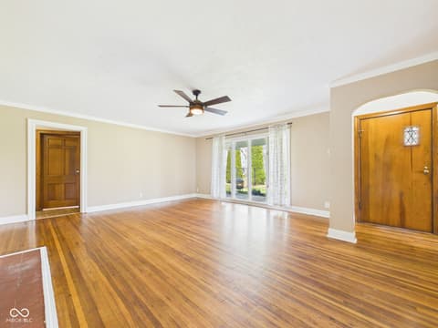 Living room at 1925 Lindberg Road, Anderson, IN