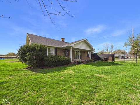 Front exterior at 1925 Lindberg Road, Anderson, IN